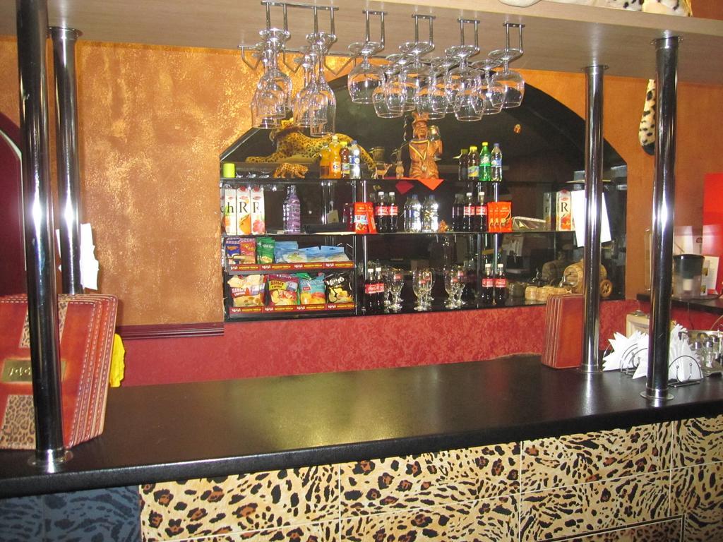 Jaguar Hotel Complex Харков Екстериор снимка