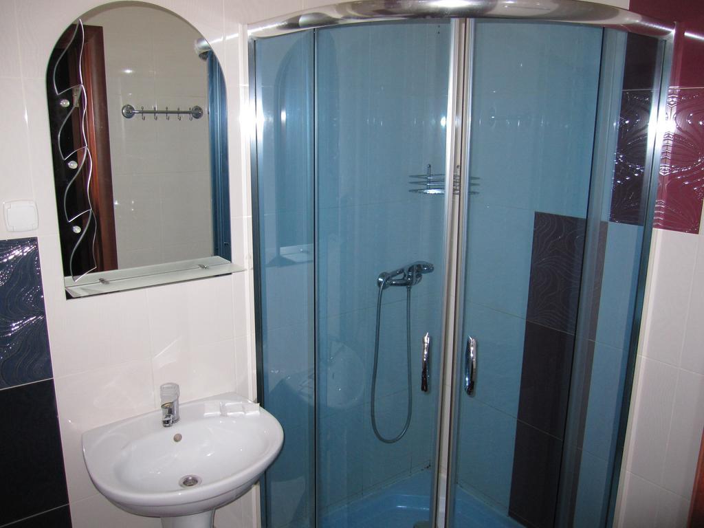 Jaguar Hotel Complex Харков Стая снимка